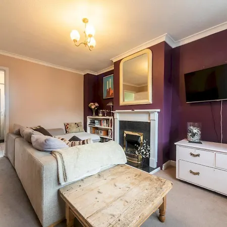 Pass The Keys Comfortable 2Bedroom Home With Free Parking
